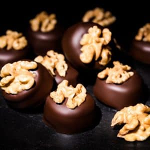 Edel-Marzipan-Walnuss-Praline
